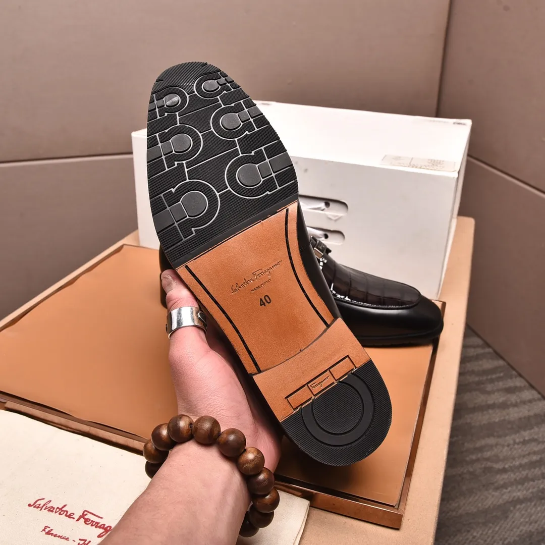 Men's shoes 💰540📛📛(water-dyed cowhide) Salvatore Ferragamo high-end (Salvatore Ferragamo) is the world's top luxury footwear brand. It comes from the fashion kingdom of Italy and is famous all over the world for its traditional handmade design and novel styles...🚶🏻🚶🏻New suit shoes are available simultaneously at the counter. This model is purely handmade. The fabric is imported from Italy's original first-layer cowhide. Soft water-dyed cowhide lining. Original authentic outsole🌀🌀Size: 38➖44
